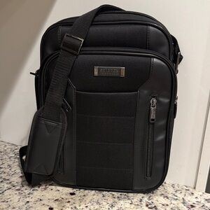 Reaction Kenneth Cole Black Messenger Bag